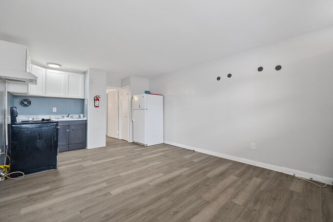 Building Photo - 2020 Woodlynne Ave