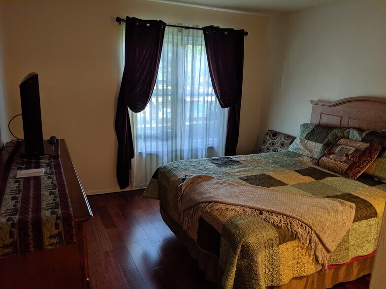 Main Level Bedroom - 1943 North Academy Boulevard