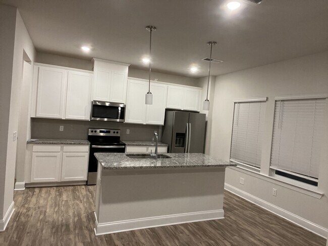 Building Photo - 635 Taylor Bend