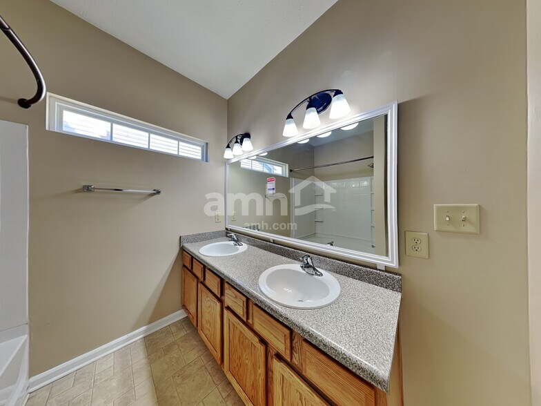 Building Photo - 8060 Chesterhill Way