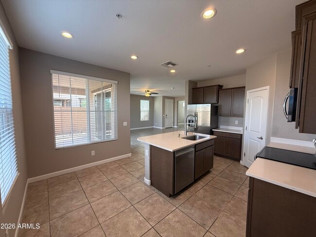 Building Photo - 1255 N Arizona Ave