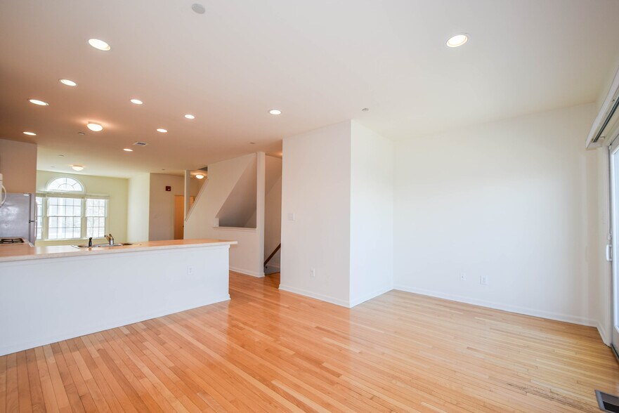 Building Photo - 67 Chelsea Ct