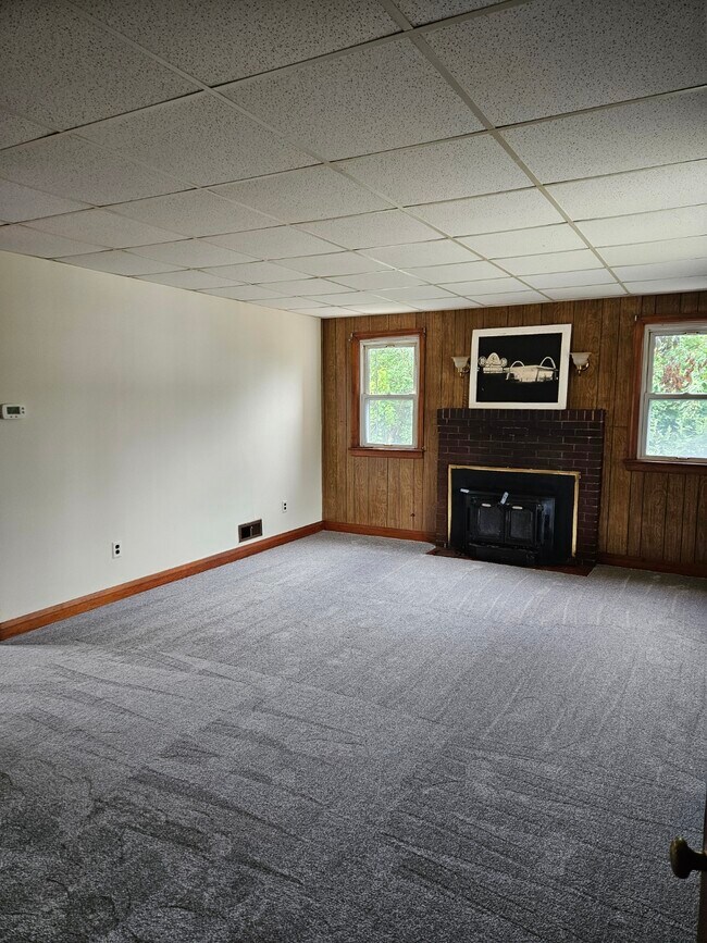 Building Photo - 301 College Ave