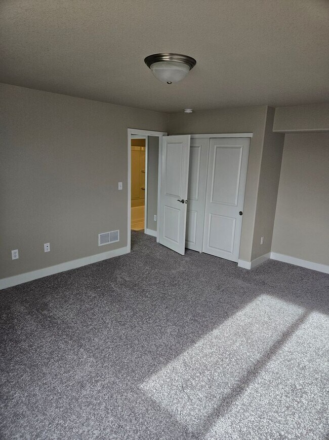 Building Photo - New  5 Bedroom Home in Johnstown