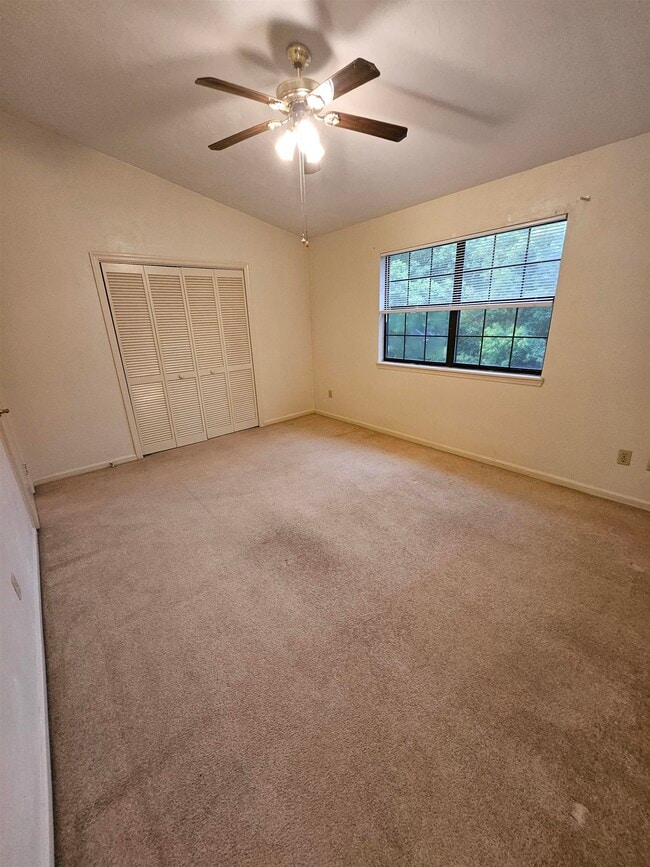 Building Photo - 463 E Van Buren St