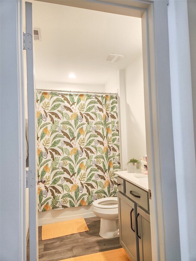 Building Photo - 7219 Sunbreeze Ln