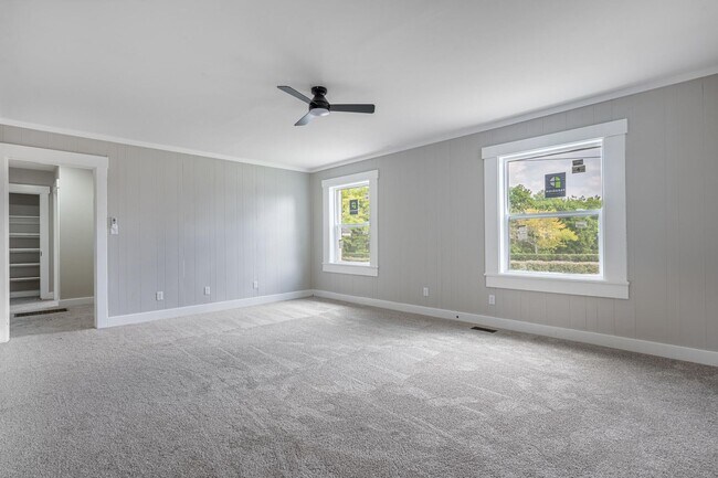 Building Photo - Welcome to this charming 3-bedroom, 1-bathroom brick house located in the vibrant city of Dayton,...