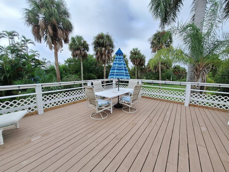 Building Photo - 16360 N Oleander Dr