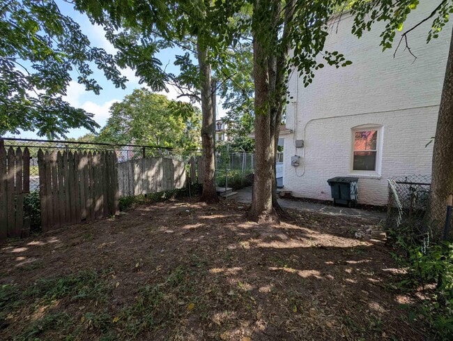 Building Photo - 904 Westcoat Pl