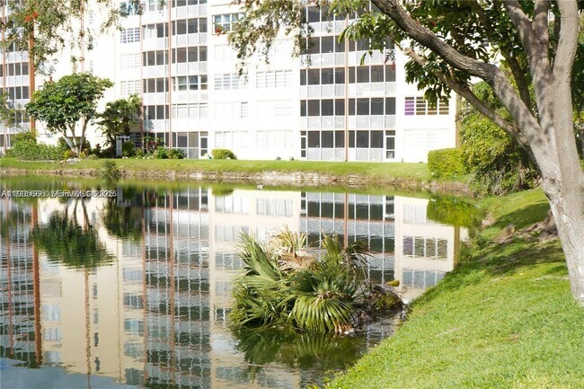 Building Photo - 1780 NE 191st St