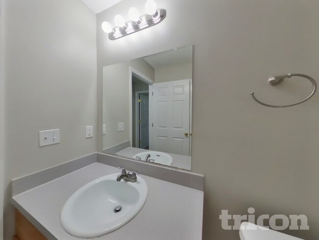 Building Photo - 1940 Hunters Trace Cir