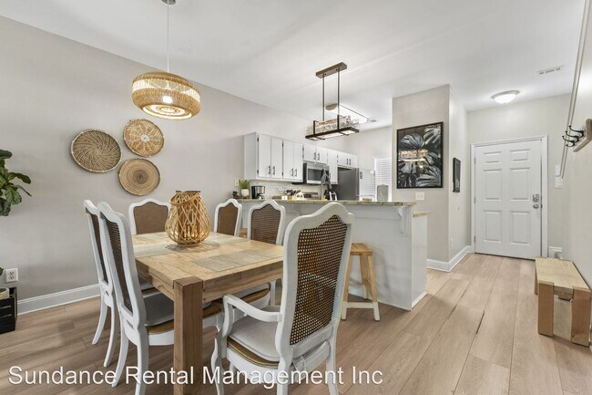 Building Photo - 2 br, 2.5 bath House - 450 S. Geronimo Str...