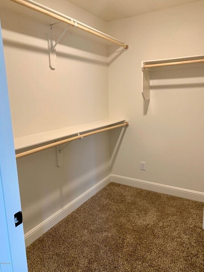 Building Photo - 4340 E 23rd St