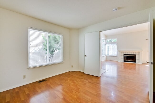 Building Photo - Hardwood Floors- A/C- Full Bedroom and Bath on First Floor: Fresh Paint