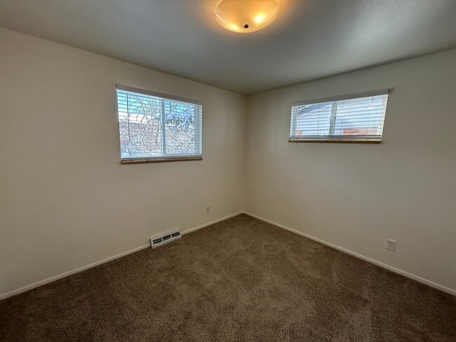 Building Photo - Lovely Updated Loveland Home with Fireplace and Fenced Yard