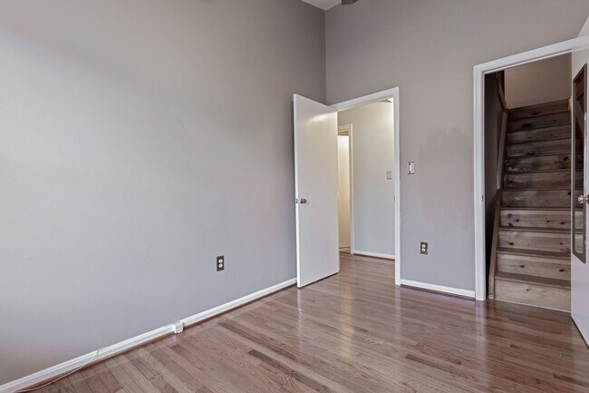 Building Photo - 48 Avonshire Ct