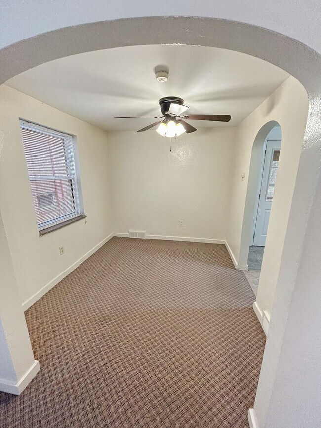 Building Photo - 1028 Fleming St