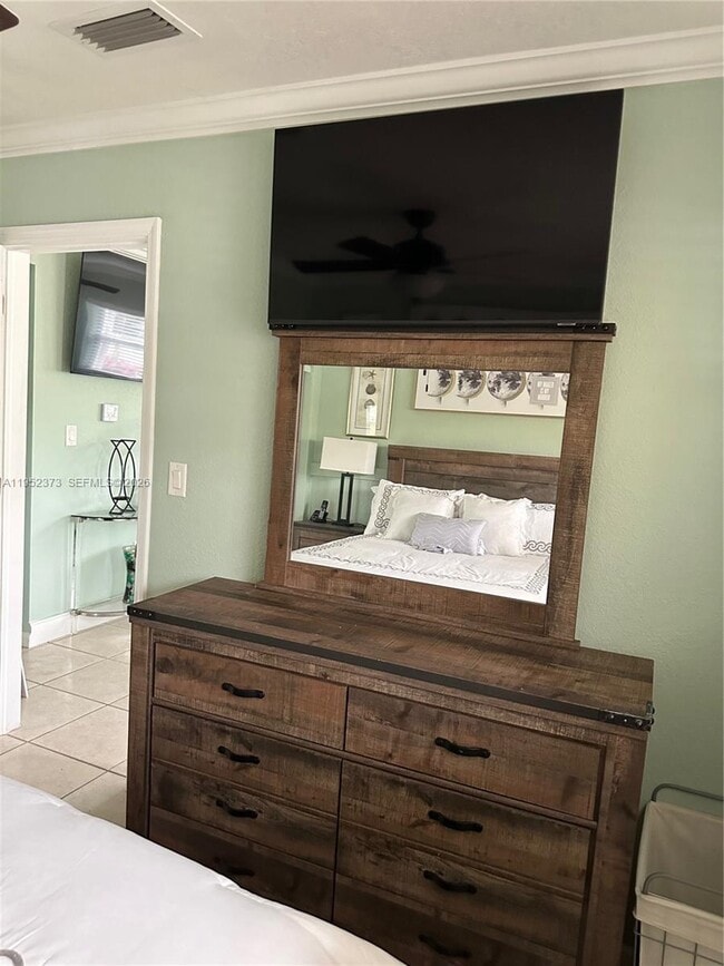 Building Photo - 6018 Plunkett St