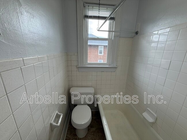 Building Photo - 707 E Unaka Ave