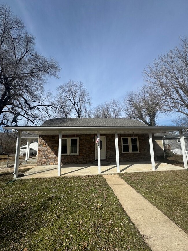 Building Photo - Furnished 3 Bedroom Home in Waynesville, MO!