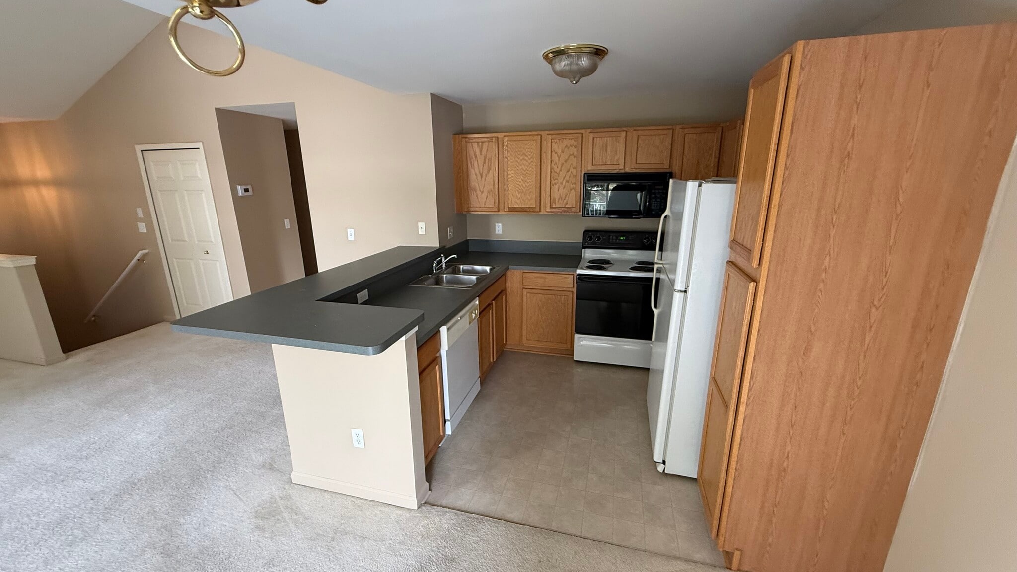 kitchen - 4200 Chesapeake Cir