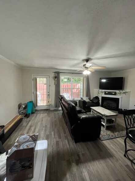 Building Photo - 2018 Reserve Ln