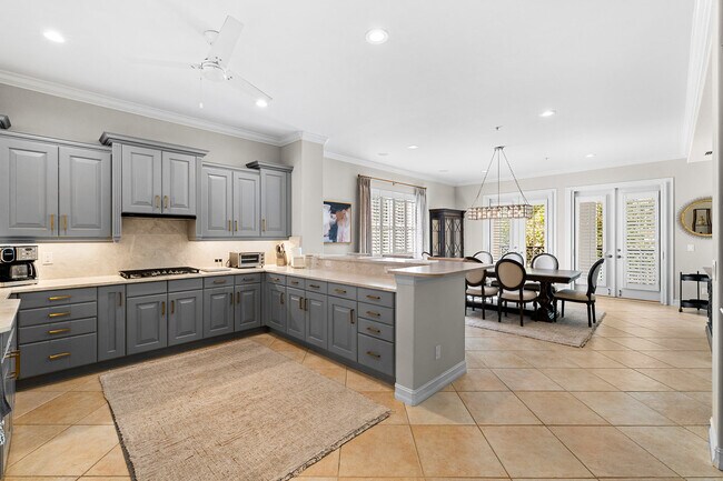 Building Photo - 2864 Tiburon Blvd E