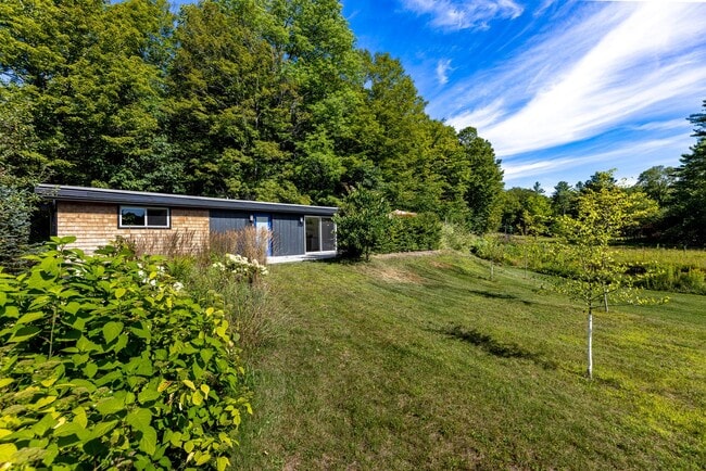 Building Photo - Short Term lease- Fully Furnished One bedr...