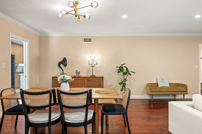 Building Photo - Chic Family house in West Covina