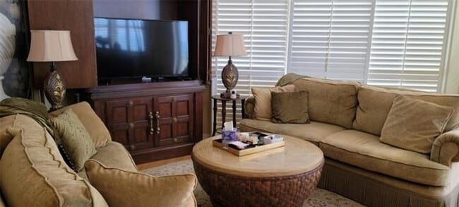 Building Photo - 2080 S Ocean Dr