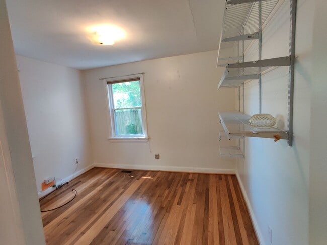 Building Photo - 3 bedroom home with a detached garage