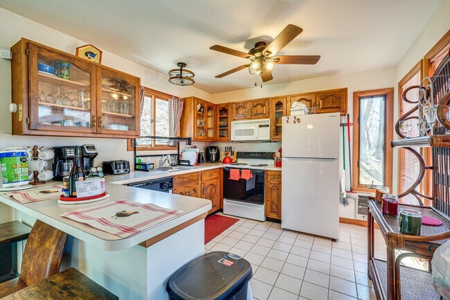 Building Photo - 5317 Woodbridge Dr E