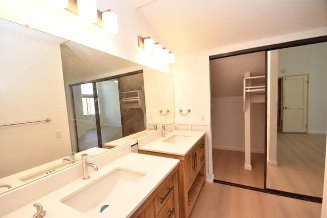 Building Photo - 4614 Corrida Cir