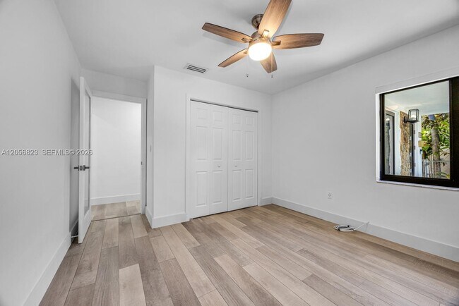 Building Photo - 3052 SW 26th St