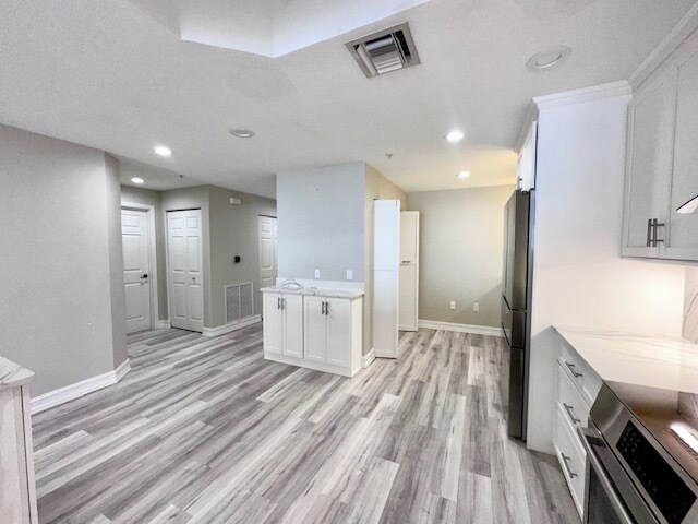 Building Photo - 480 Sail Ln