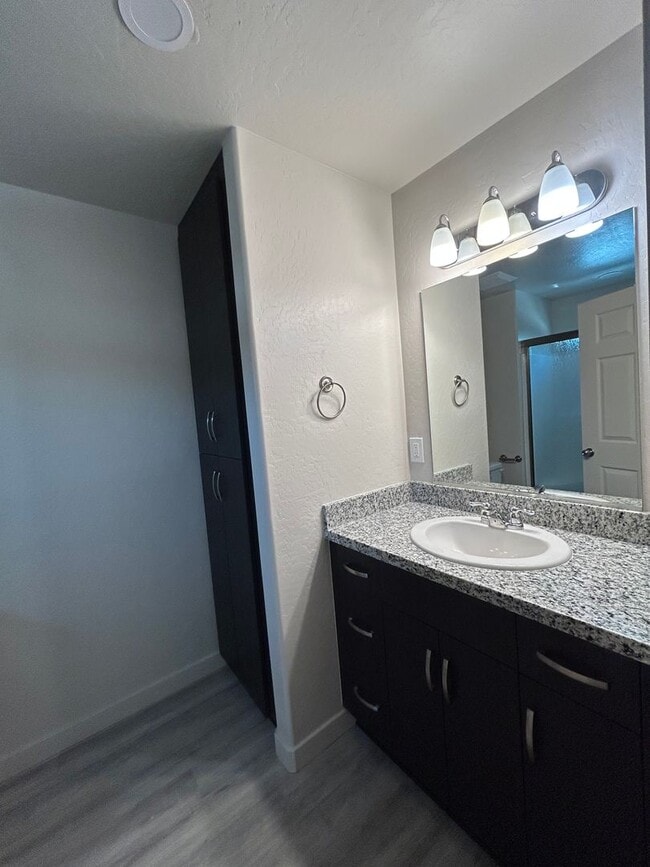 Building Photo - 1 bed 1 bath unit - ADU