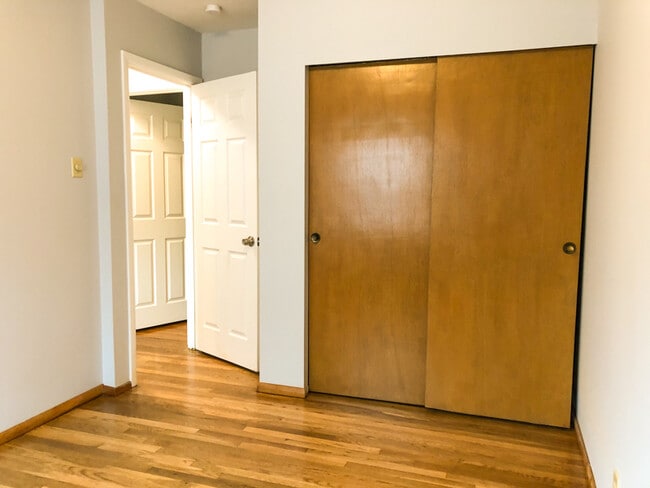 Building Photo - 12160 Bennington Pl