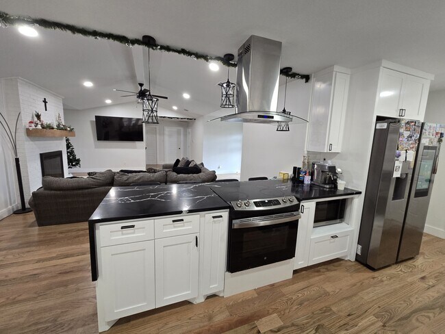 Building Photo - 5509 Edgewater Cir