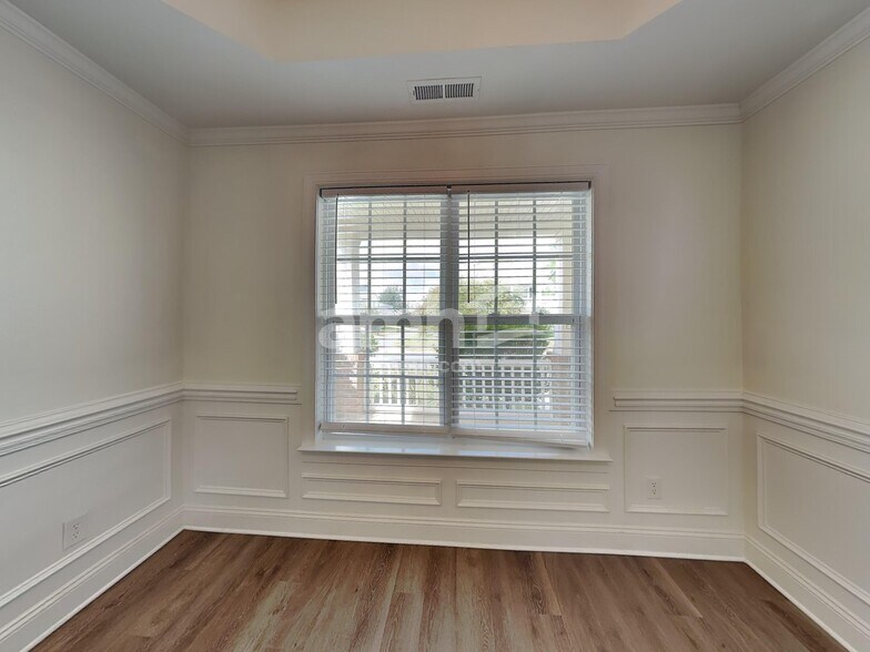 Building Photo - 1013 Triple Crown Dr