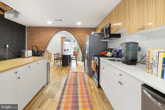 Building Photo - 2322 Wilder St