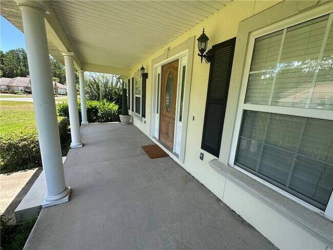 Building Photo - 119 Edge Water Dr