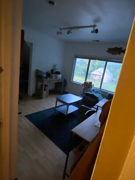 Upper unit - 1141 E Bernhard Ave