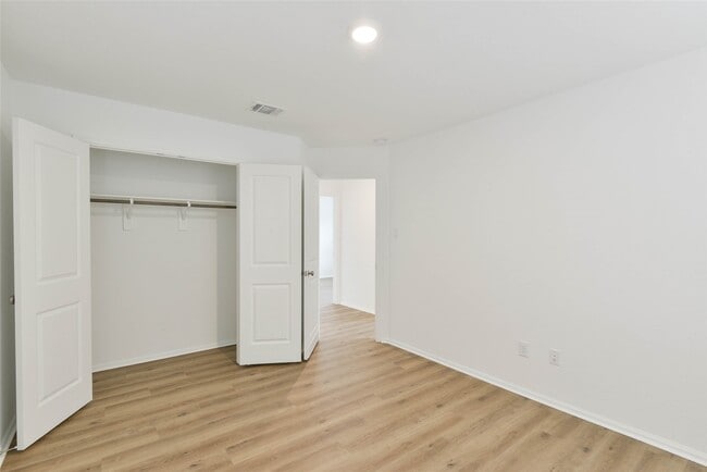 Building Photo - 3015 Wedgewood Cv Wy