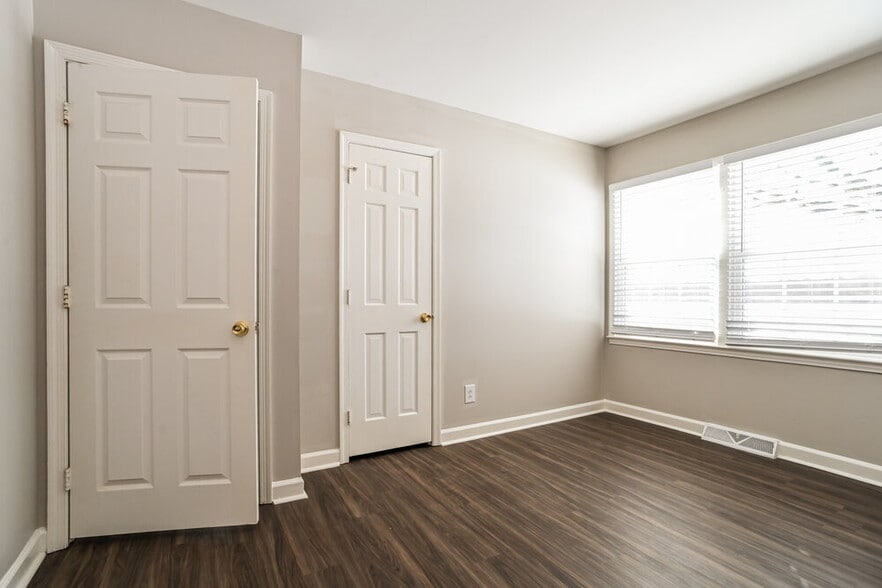 Building Photo - 717 Goose Creek Dr