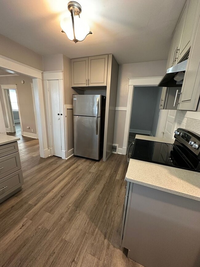 Building Photo - Charming 3/1 Near Northtown Mall