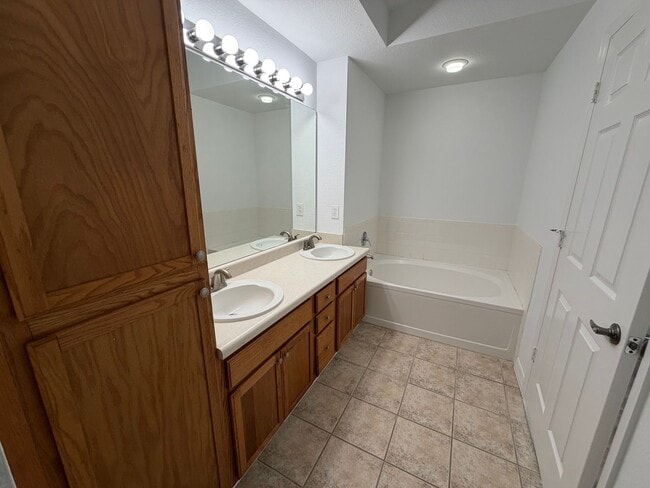 Building Photo - ANNUAL RENTAL - FAIRWAY PRESERVE- 2 BED / 2 BATH WITH LAKE VIEW