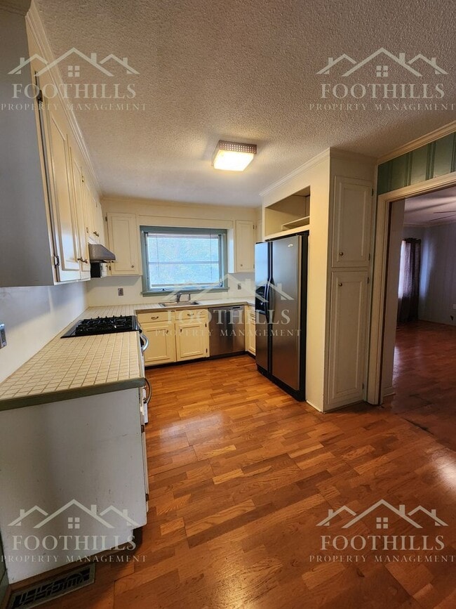 Building Photo - 2013 Boul Hts