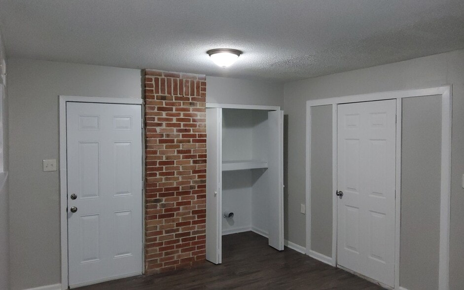 Building Photo - 5203 Black Diamond Cove