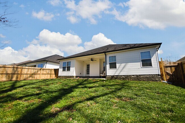 Building Photo - Pet Friendly Three Bedroom!