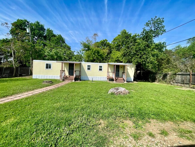 Building Photo - ***$500 MOVE IN CREDIT***Home on secluded ...